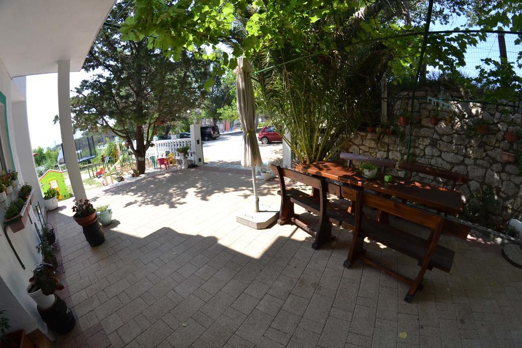 Apartmani Jenny I Tania Lopar Dış mekan fotoğraf